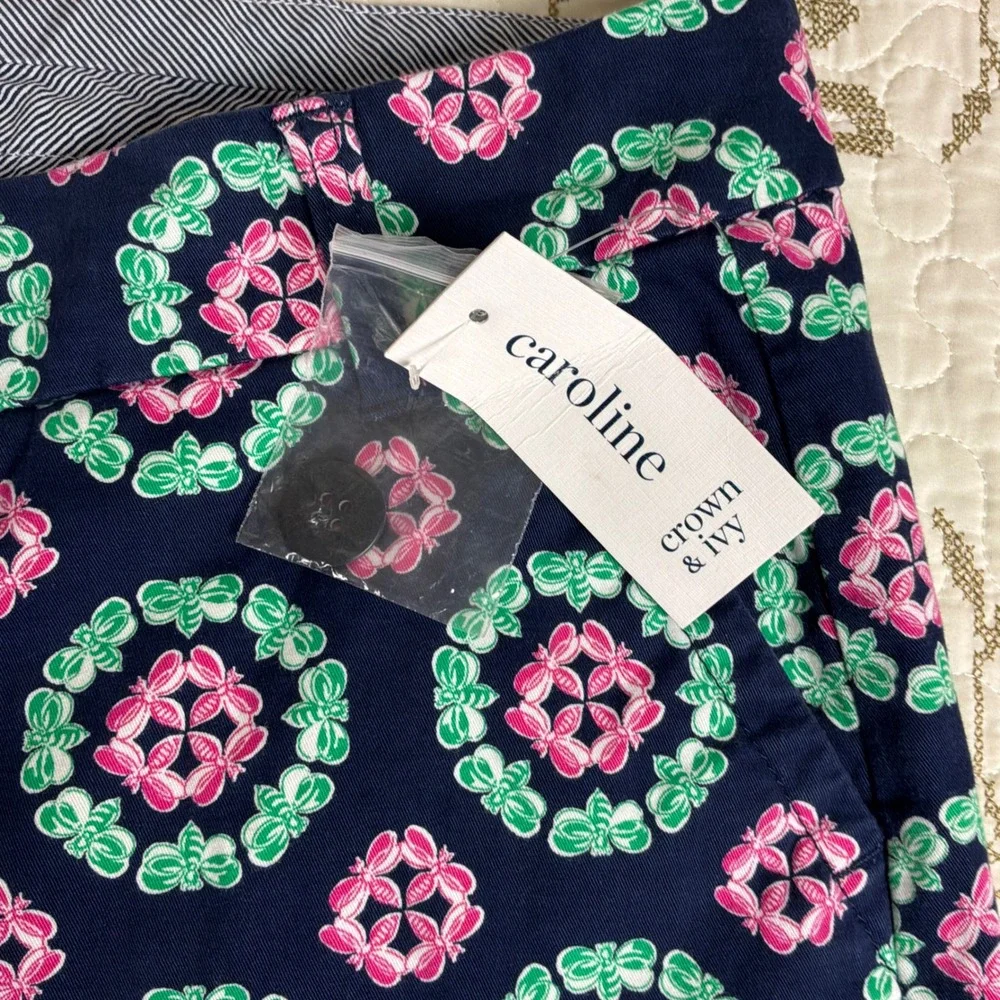 Crown & Ivy Caroline Shorts Women 16 Navy NWT Medallion